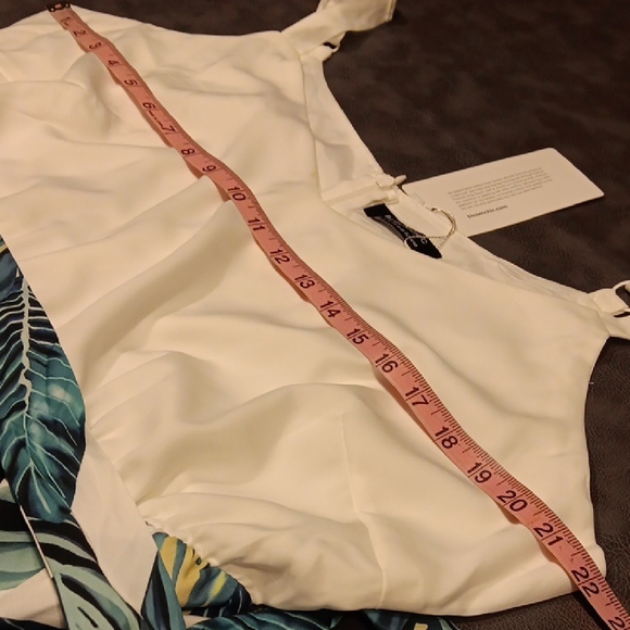NWT. BloomChic White/Blue Tropical Leaf Print and White Cami Romper Side Tie - Picture 11 of 12